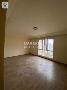 Spacious Apartment with 3 Bedrooms image 5