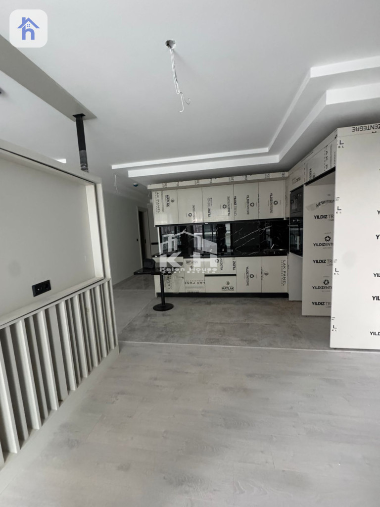 شوقەی ستۆدیۆ بە دیمەنێکی جوانەوە وێنە 2