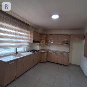 Modern 4-Bedroom Apartment Resim 4