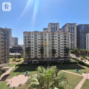Modern Spacious Apartment in Prime Location image 1