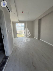 شقة واسعة بتصميم عصري صورة 12