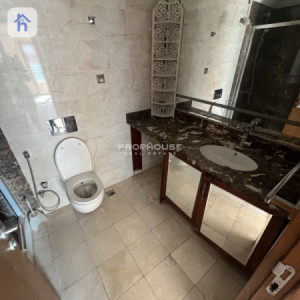 Modern 5-Bedroom Apartment in Erbil image 8