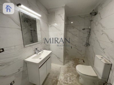 Modern 1-Bedroom Apartment near Airport Resim 4