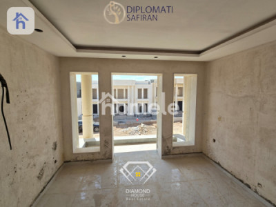 Stylish Home with Spacious Layout Resim 16