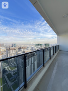 Luxurious Apartment with Panoramic Views Image 12