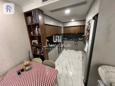 Contemporary Apartment with High-End Features Image 8
