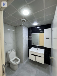 Modern 3-Bedroom Apartment with City Views Image 8