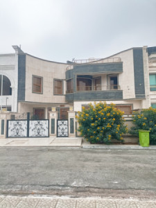 خانوو بەرامبەر باخچە image 1