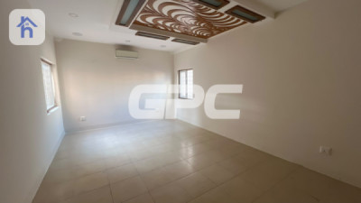 Luxurious 4-Bedroom Home for Rent image 8
