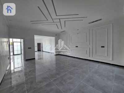 منزل بخمس غرف نوم كبير للبيع صورة 6