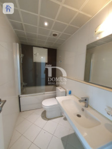 Modern Apartment in Prime Location Image 4