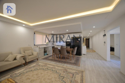 Modern Apartment in Prime Location Image 3