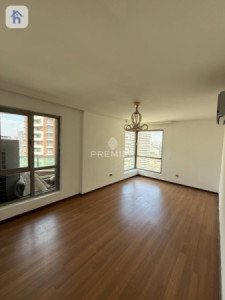 Stylish B4 Apartment with Views Image 9