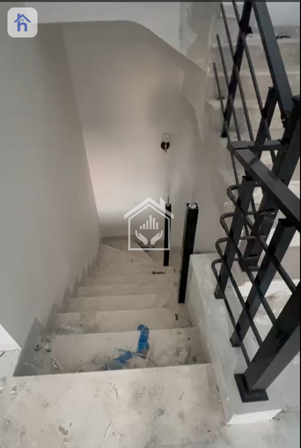 Corner House Image 9