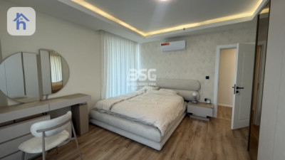 Modern apartment with spacious layout image 2