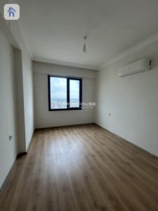 شقة عصرية بـ 3 غرف نوم للإيجار صورة 3