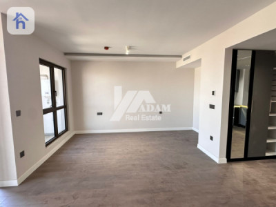 Elegant Studio in Prime Boulevard Location Image 4