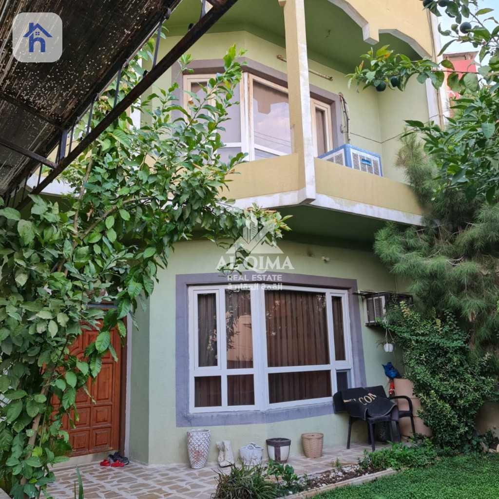 Family Home with Multiple Rooms Resim 2