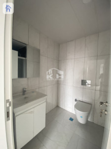 Modern Apartment in Prime Location Image 9