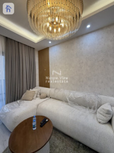 Elegant One-Bedroom Apartment in Queen Tower image 2