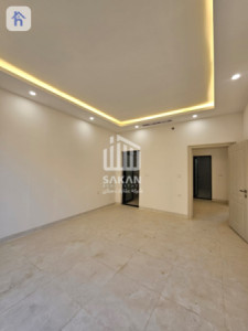 Modern house with 4 bedrooms image 15