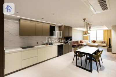 Elegant Apartment with 4 Bedrooms Image 6