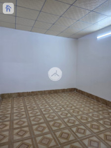 Spacious house with multiple rooms image 8