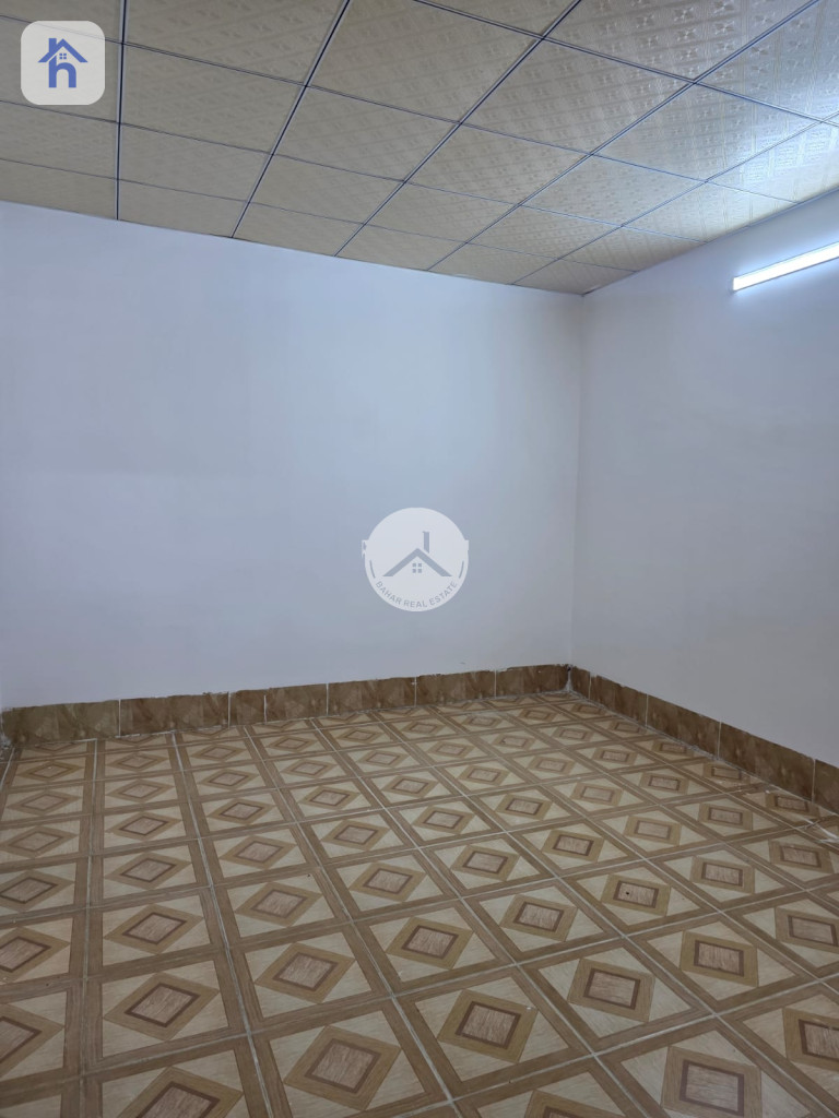 Spacious house with multiple rooms Resim 8