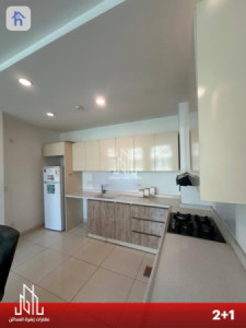 Modern Apartment with Stunning Views Image 4